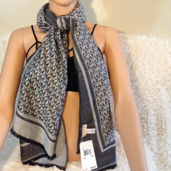 Michael Michael Kors Signature Scarf & Wrap In One - Picture 4 of 8